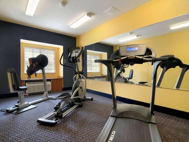 Hotel Microtel & By Wyndham Near Moore 2*