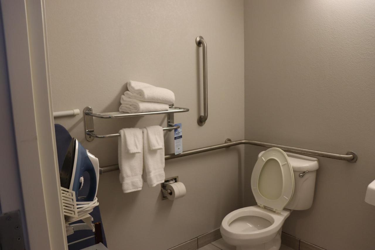 Microtel & By Wyndham Near Moore Hotel 2*