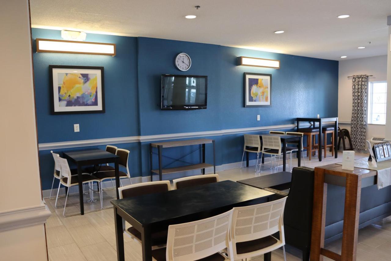 Hotel Microtel & By Wyndham Near Moore 2*