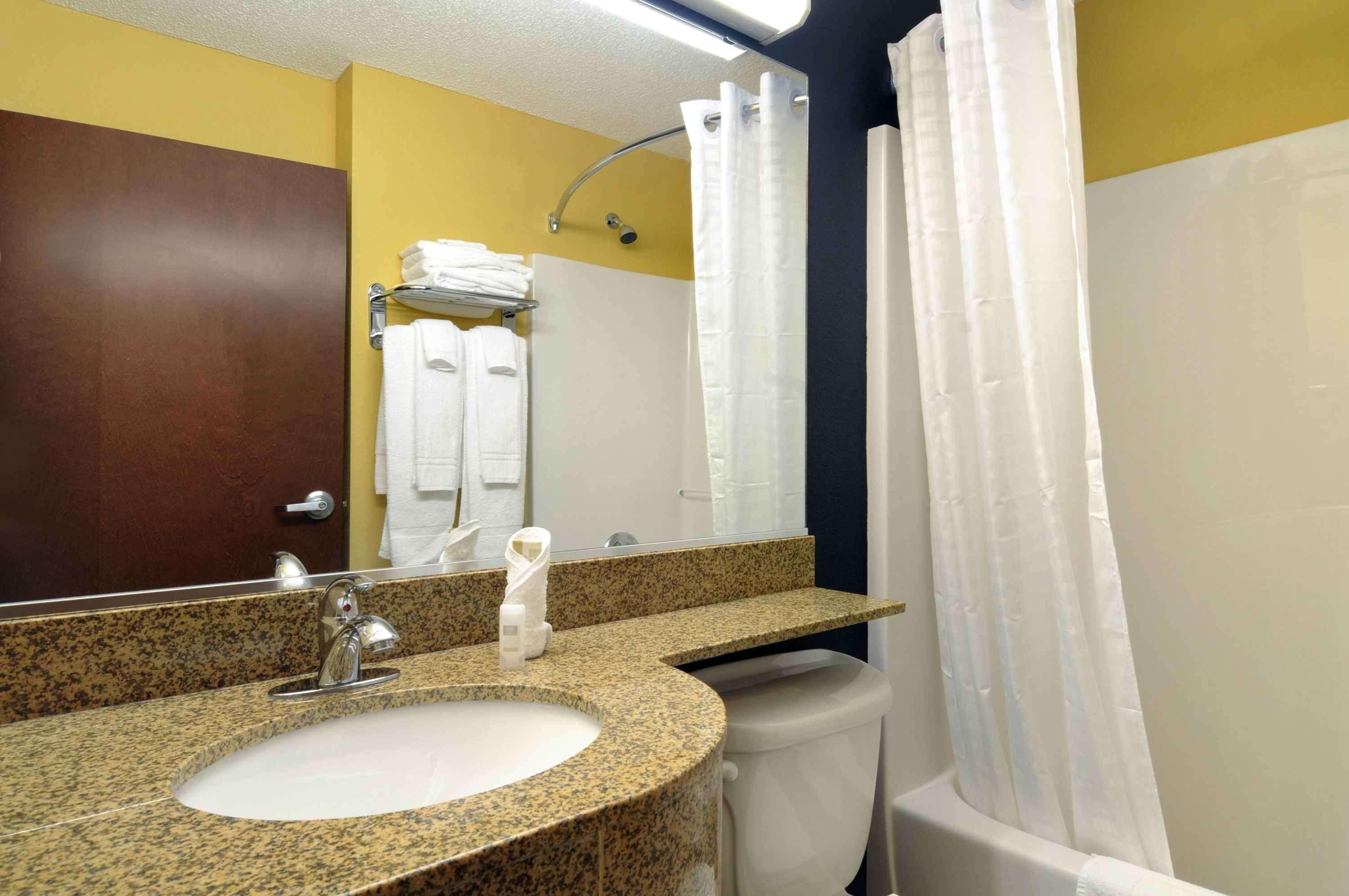 Hotel Microtel & By Wyndham Near Moore