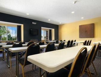 Hotel Microtel & By Wyndham Near Moore 2*